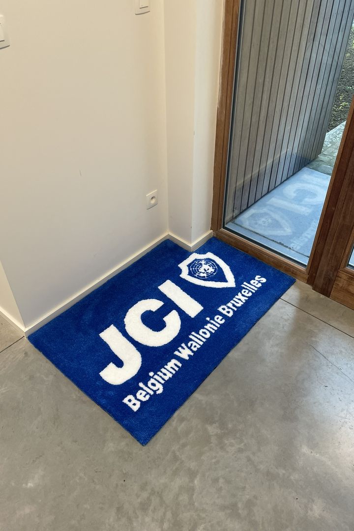 Tapis d'entrée au logo de la JCI Belgium Wallonie Bruxelles