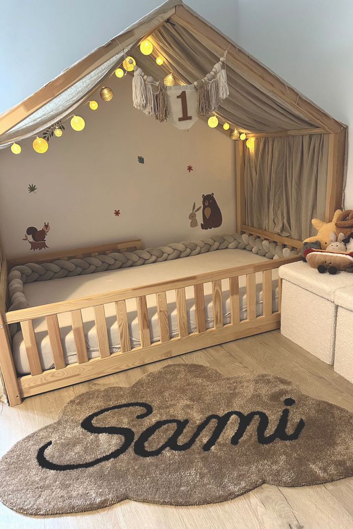 Tapis nuage personnalisé au prénom Sami dans une chambre d'enfant